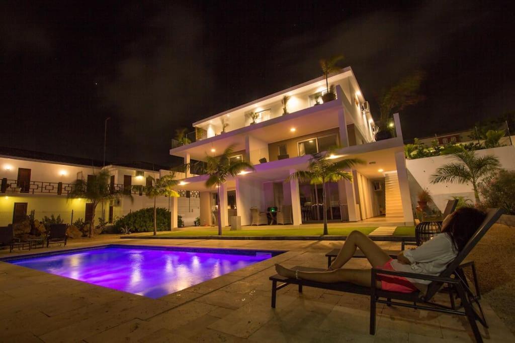 Goudhaen Luxury Private Apartments Jan Thiel Beach Esterno foto